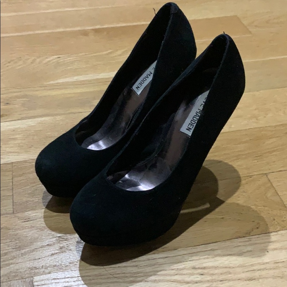 Steve Madden Black Suede Pumps